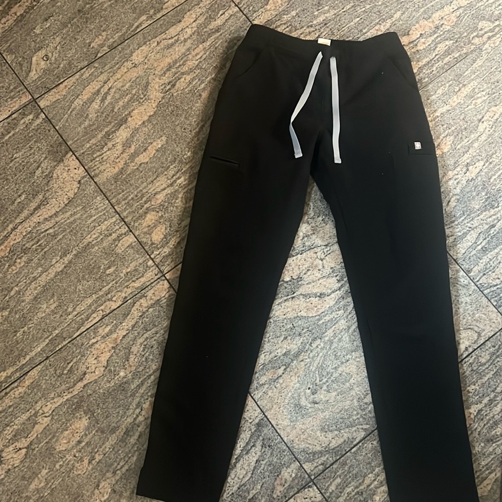 Figs black straight leg scub bottoms